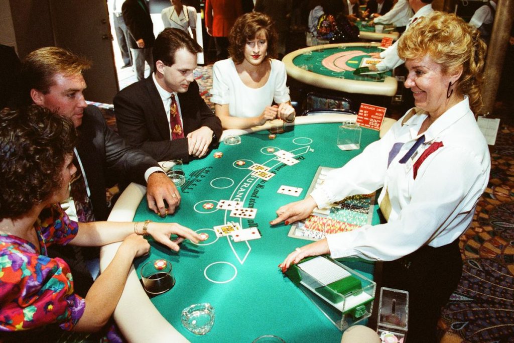 Entertain While Playing Slot Machine on Internet